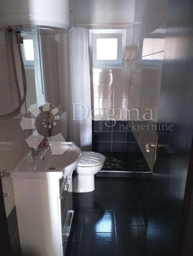 kuća s tri apartmana uz more - slika 14