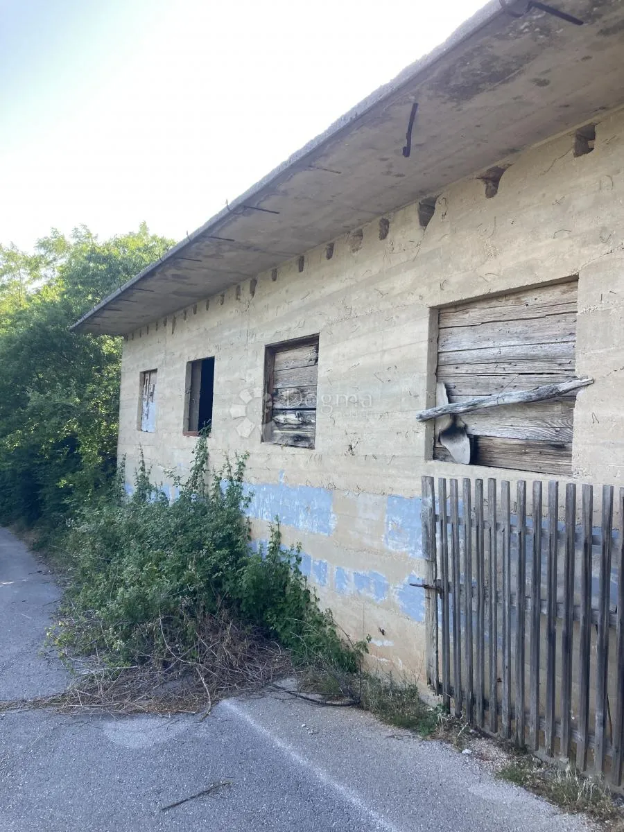 perspektivna kuća kraj izvora cetine - slika 7