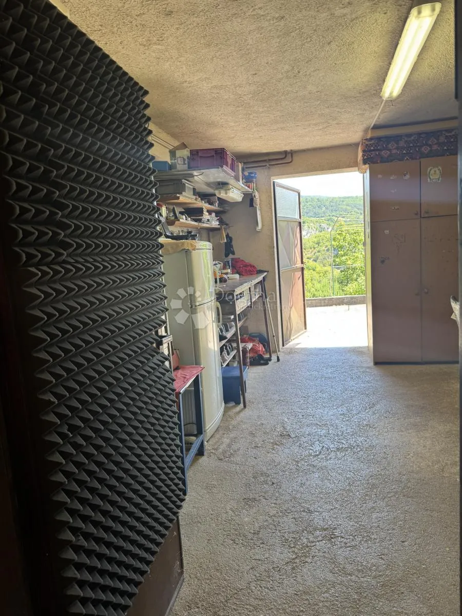 kuća sa potencijalom i građevinskim terenom / buzet - slika 7