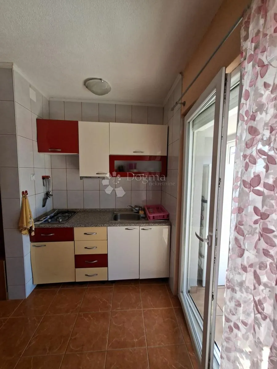 odličan apartman na otoku viru – svega 400 m od mora - slika 6