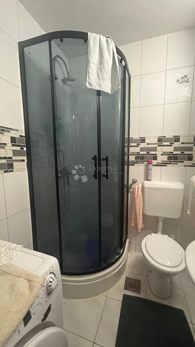 dvosobni stan na izvrsnoj lokaciji u puli – svega 100 metara od centra grada - slika 20