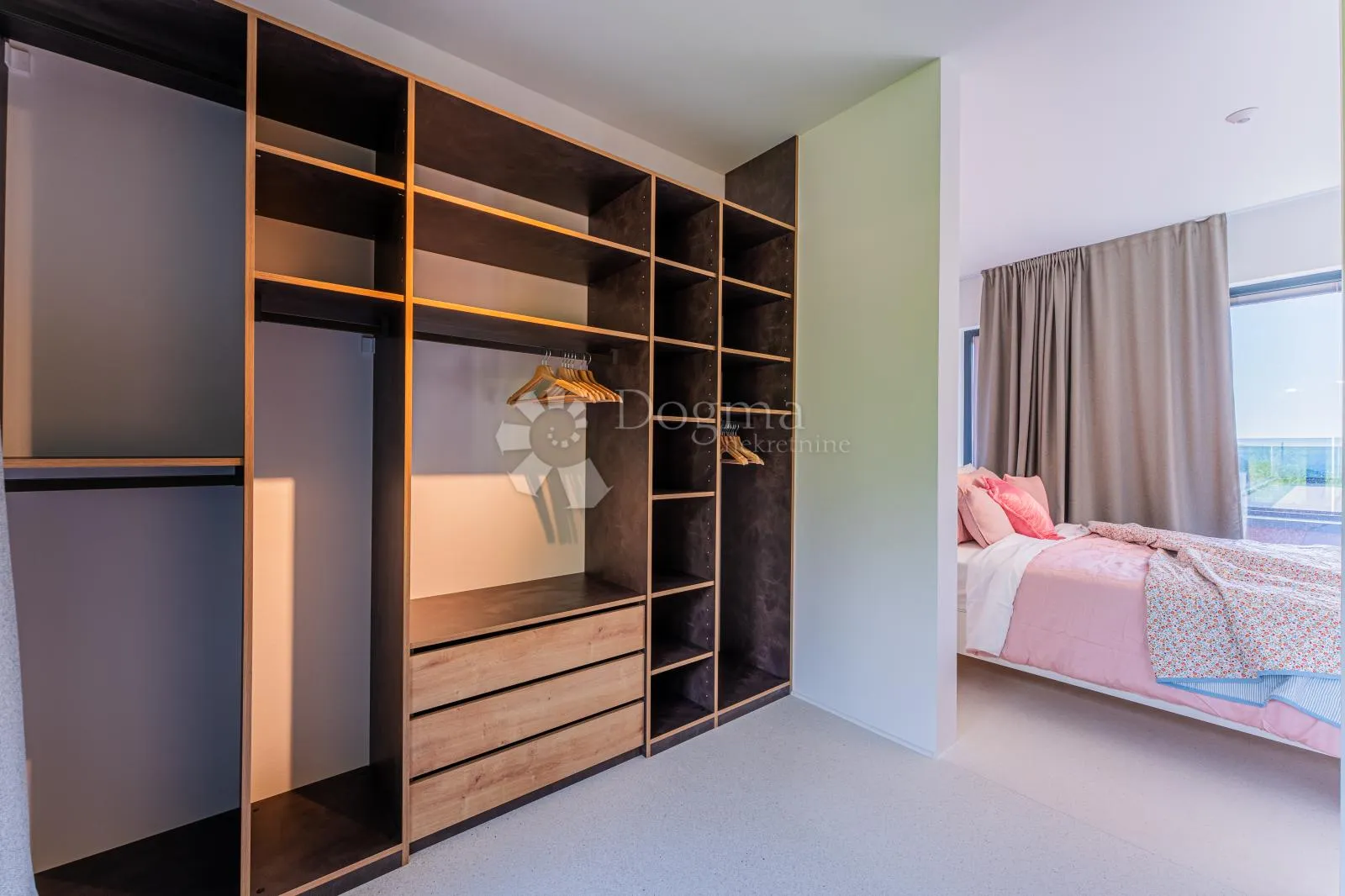 šestine – moderna vila 400 m² bazen zelenilo najam - slika 44
