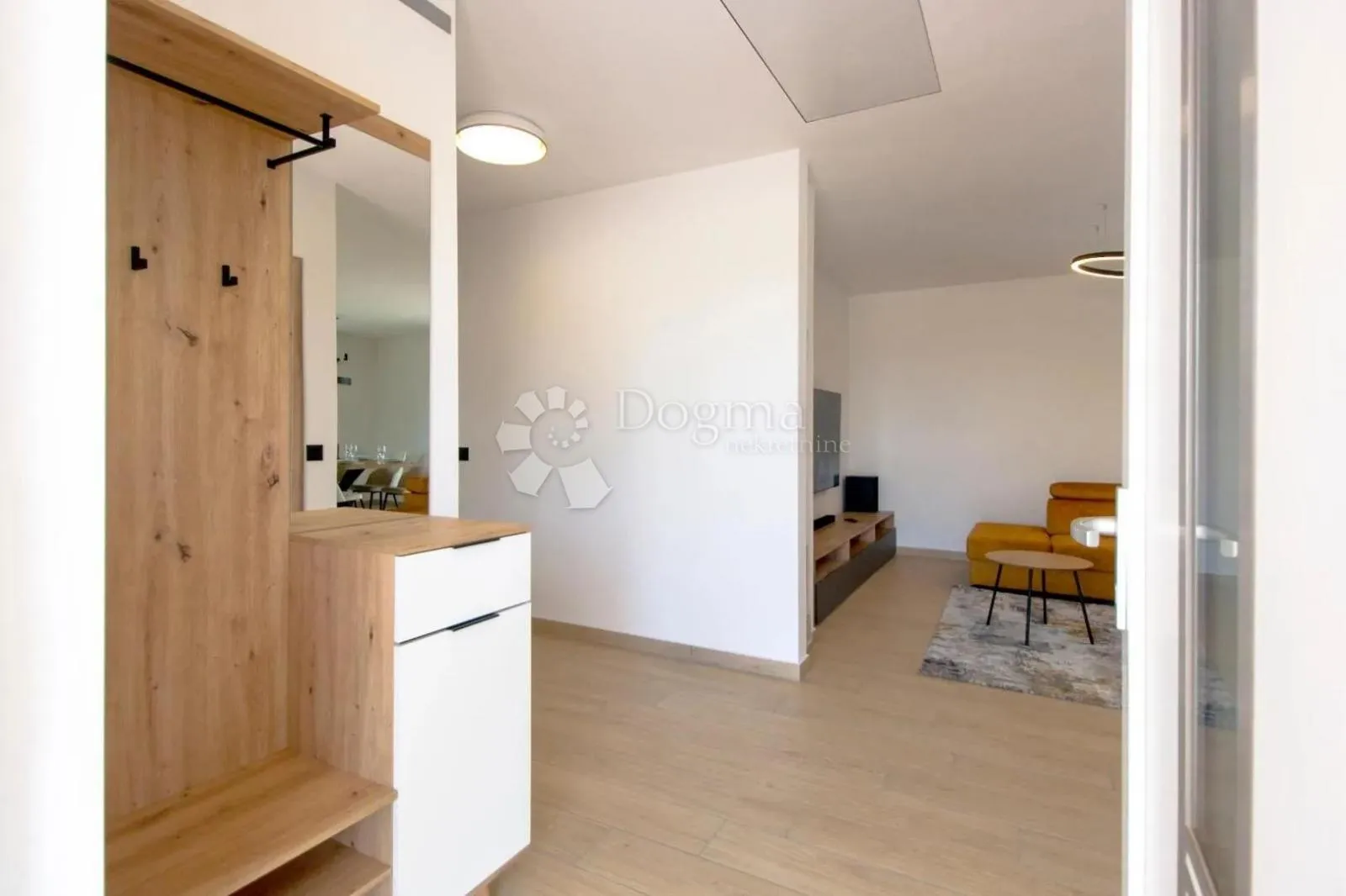villa sa bazenom, konobom i 3800m2 okućnice - slika 17