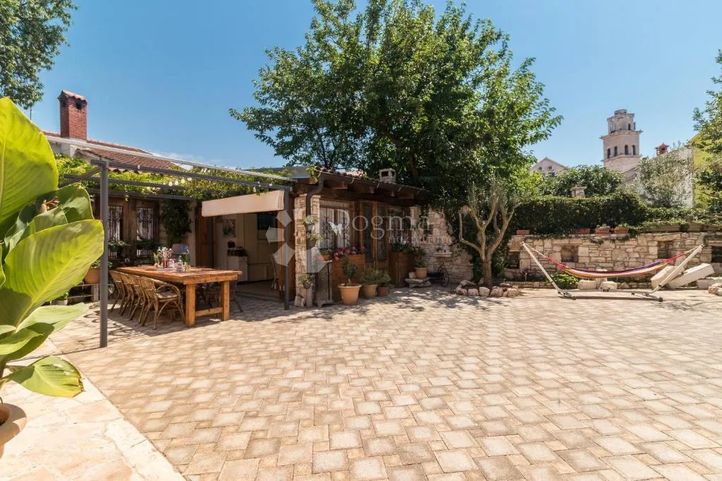 ekskluzivno! apartmanska vila u blizini mora - slika 11