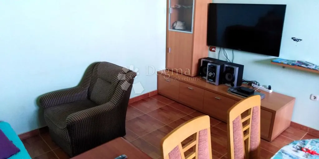 ugljan - kuća 1. red do mora (20 m) - slika 9