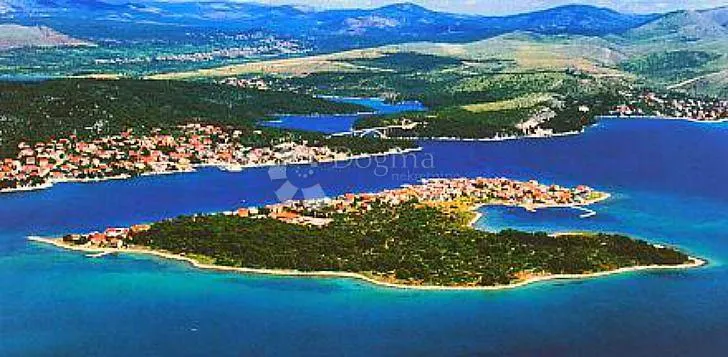 Jedinstvena Prilika – Poljoprivredno Zemljište u Prvom Redu do Mora na Otoku Krapnju, 474 m² - Krapanj, Šibenik