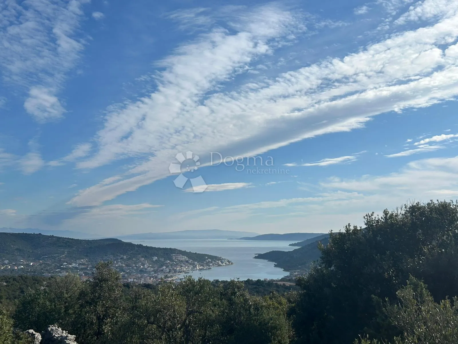 građevinsko zemljište s predivnim pogledom vinišće - slika 4