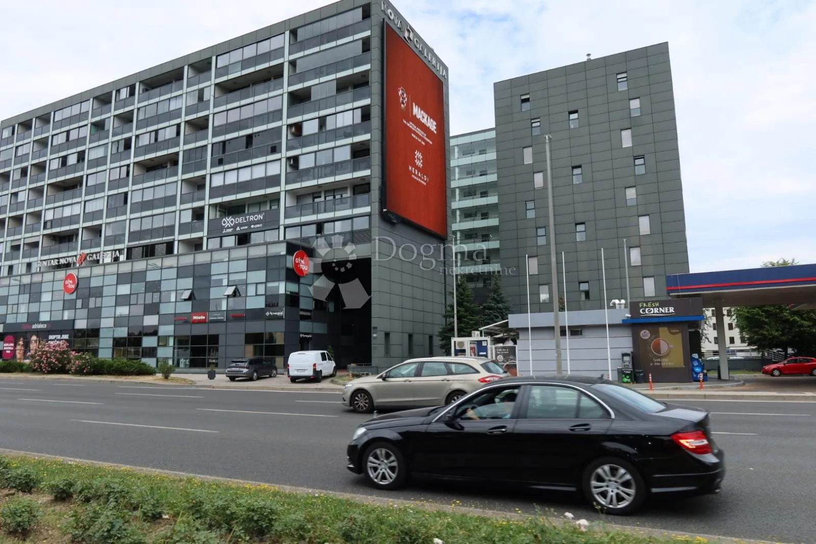 nova galerija 115m2 sam u dogmi!! - slika 29