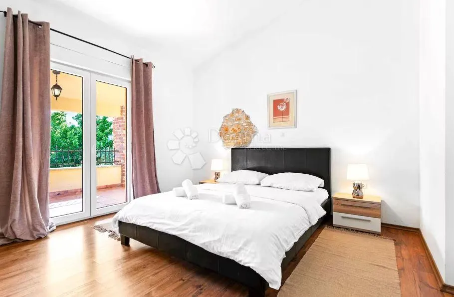 mediteranska vila rustikalnog šarma, 238 m² - slika 7