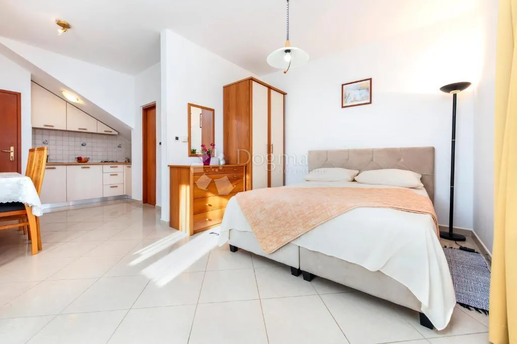 kuća sa apartmanima - slika 39