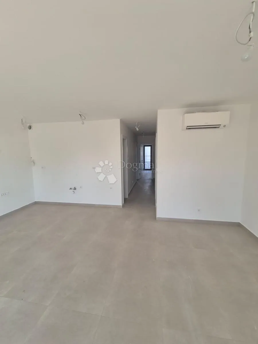 novogradnja – moderan stan (s4) s terasama i pogledom na more, manje od 150 m od plaže – okrug gornji - slika 10