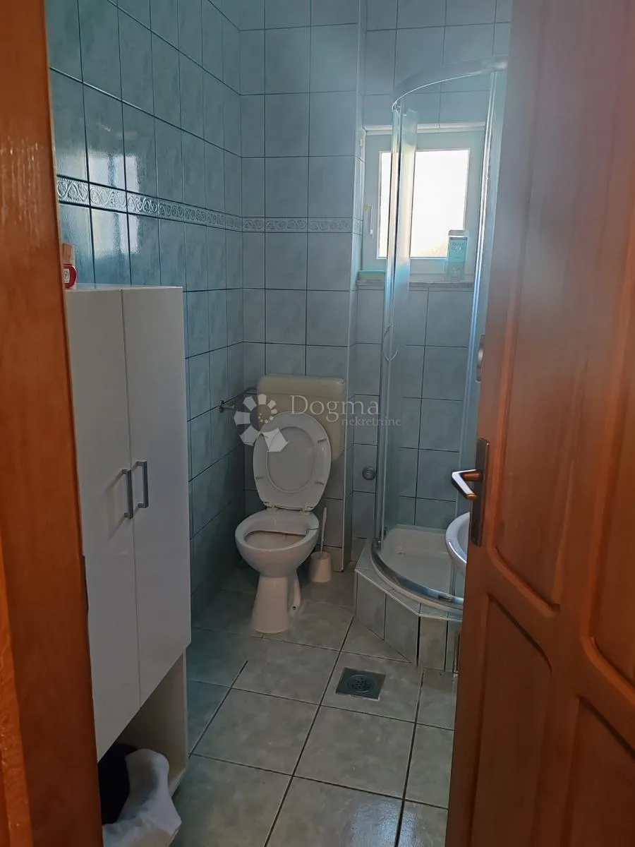 zatoglav - kuća nadomak mora sa 7 apartmana i poslovnim prostorom - slika 35