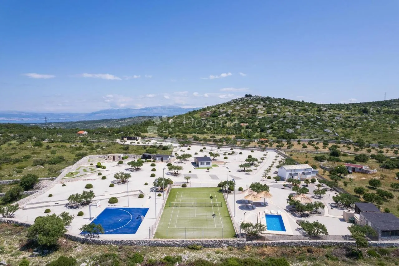 hacienda na braču 10000m2 okućnice - slika 1