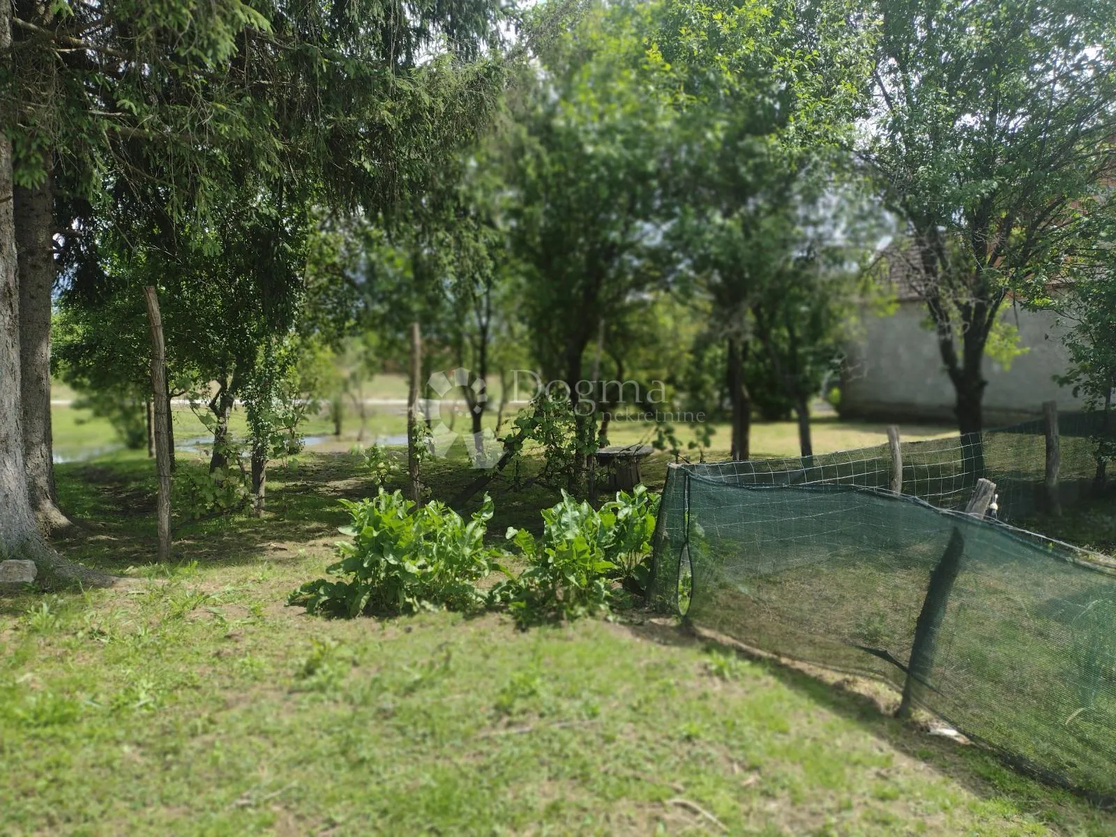 komforna kuća novije gradnje sa imanjem - slika 35