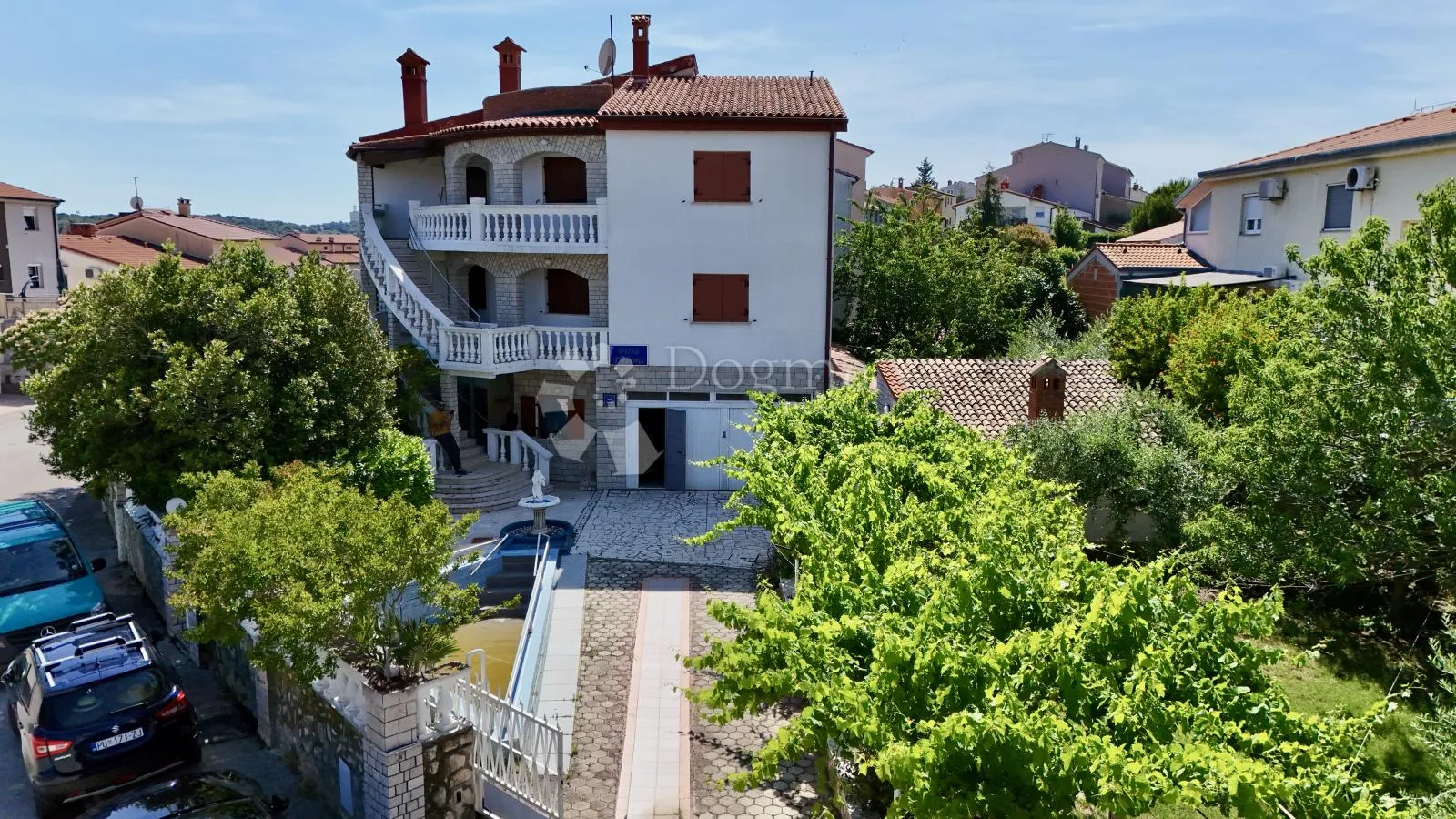samo kod nas!! pula,apartmanska kuća blizu centra sa ljetnom kuhinjom,garažom i bazenom - slika 3