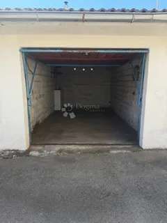 stan kraj mora sa garažom - slika 10