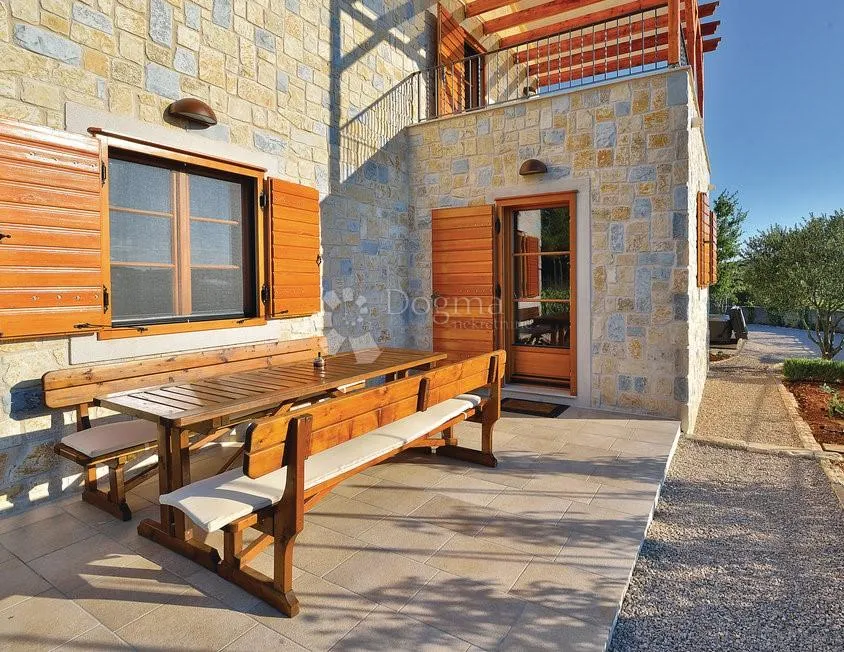 mediteranski raj u okolici šibenika - luksuzna vila na osami - slika 28