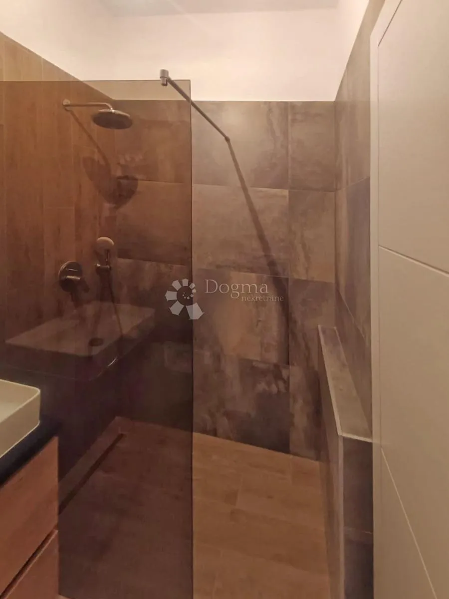 prekrasni penthouse s velikom terasom i pogledom na more! garaža! - slika 11