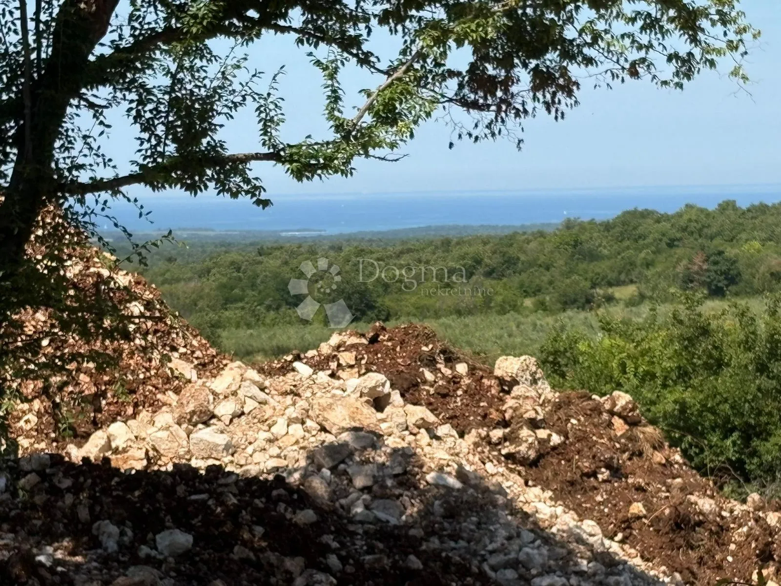 građevinsko zemljište s očaravajućim pogledom na more!višnjan!2080 m² - slika 2
