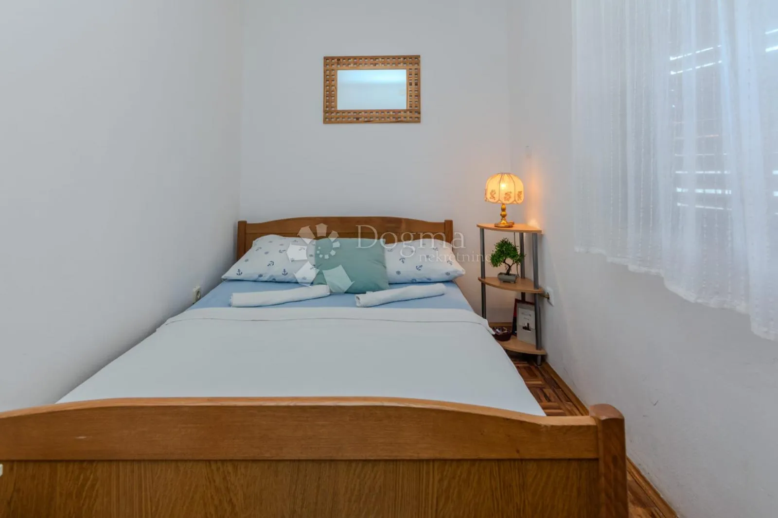 kuća sa tri apartmana - slika 8
