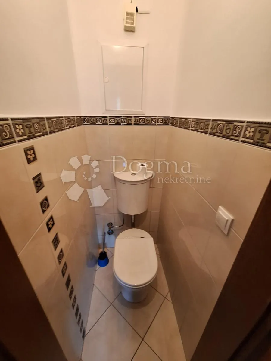 samostojeća kuća sa 3 apartmana - slika 21