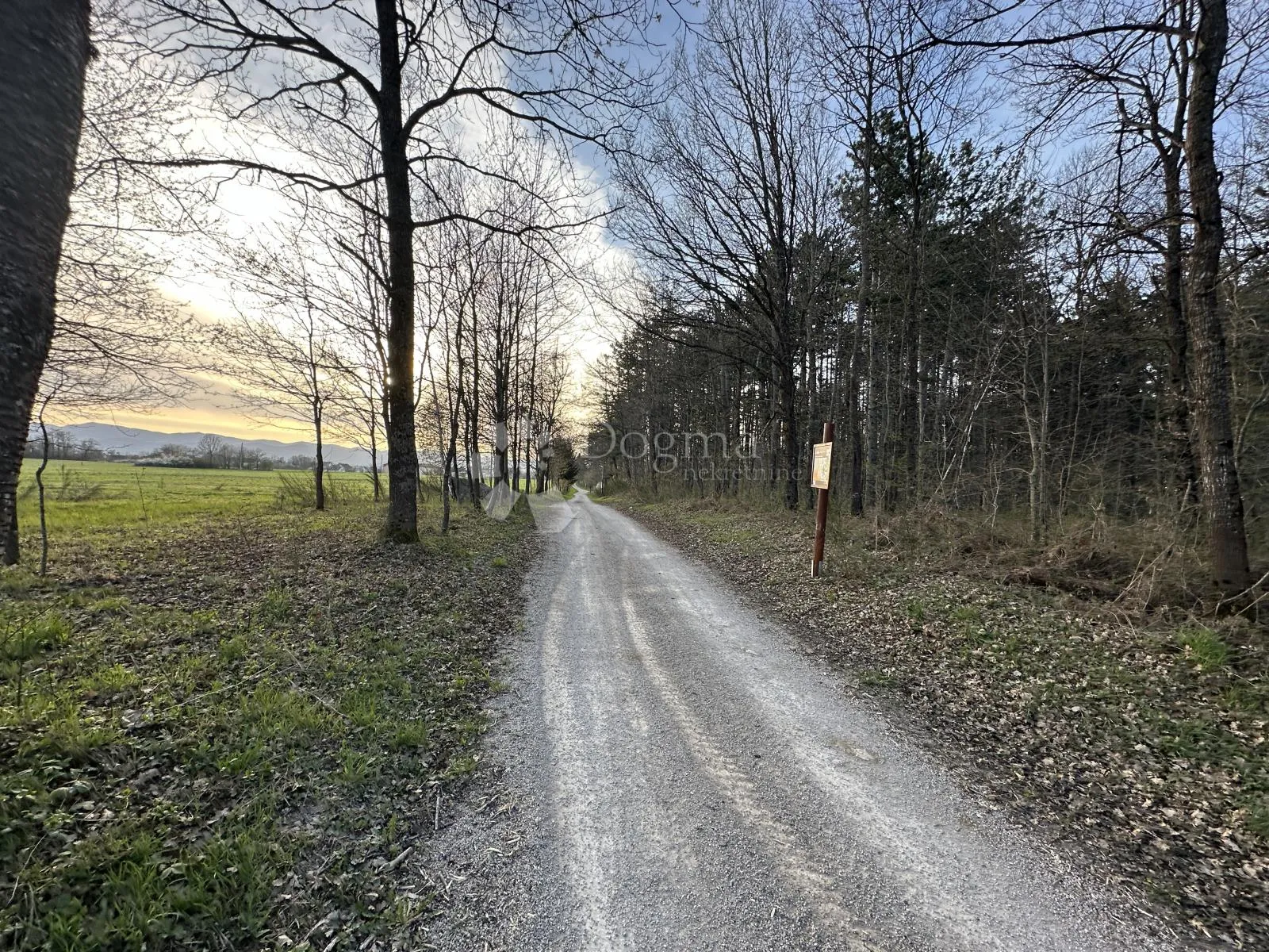 predivna lokacija uz rijeku liku pogled na velebit - slika 4