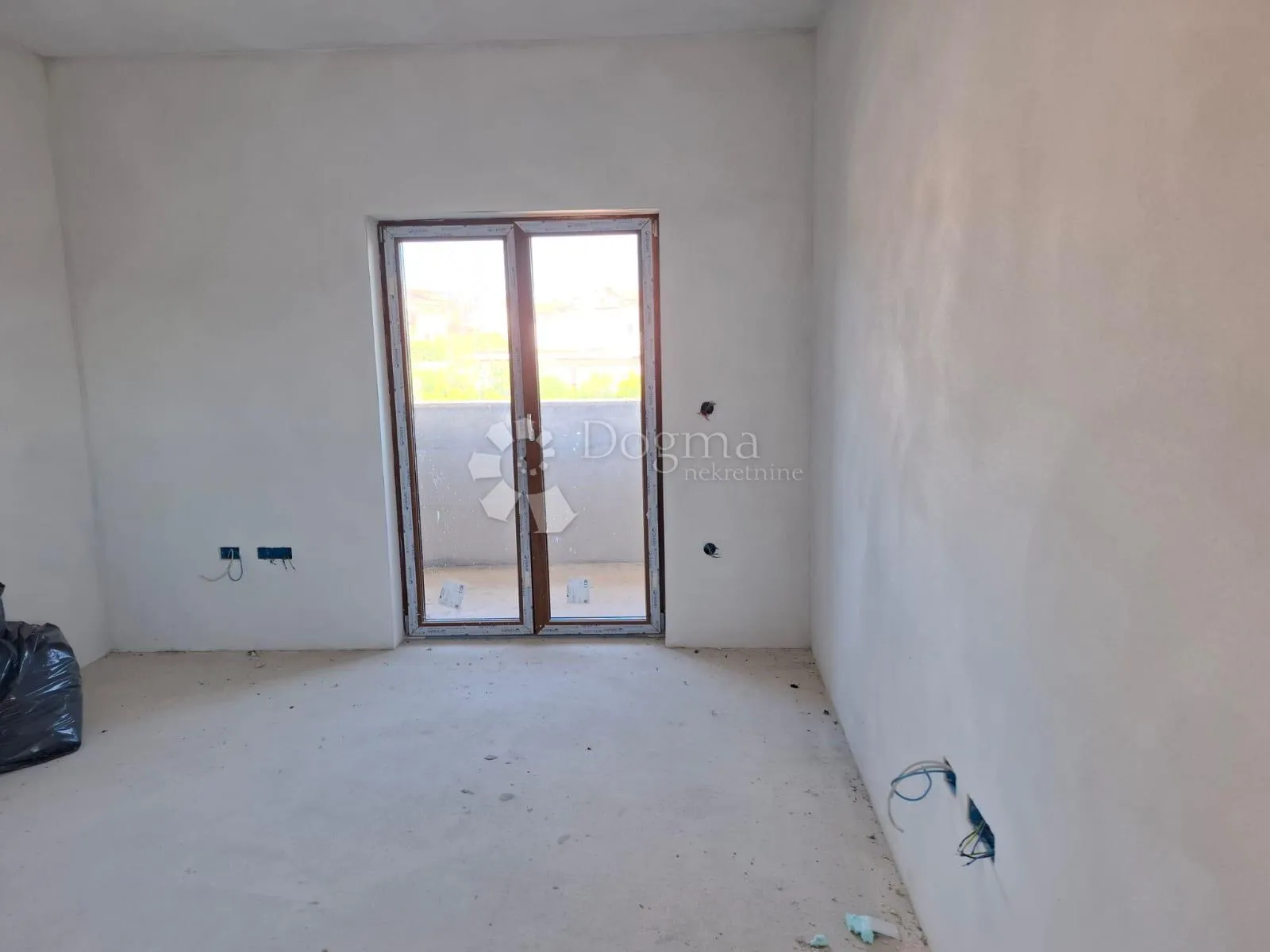 villa u rovinjskom selu, roh bau 550 m2, sa građevinskom okućnicom - slika 26
