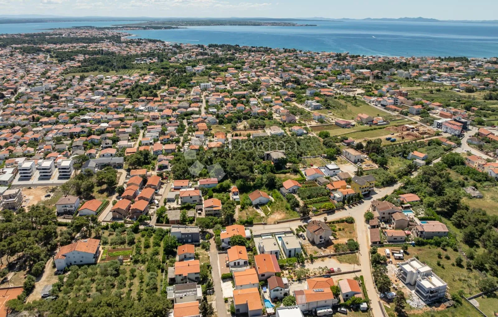 tri apartmana s bazenom - slika 87