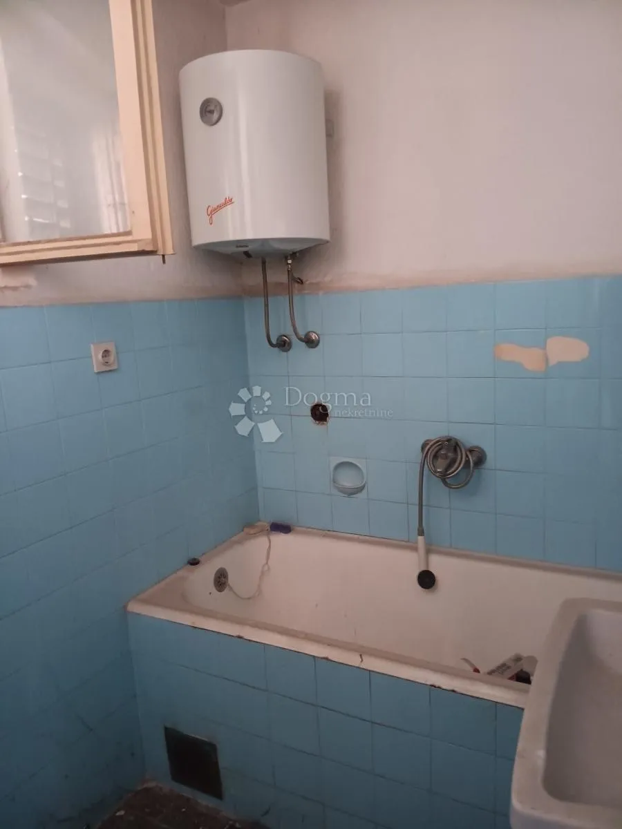 kuća za adaptaciju kaštel lukšić - slika 26