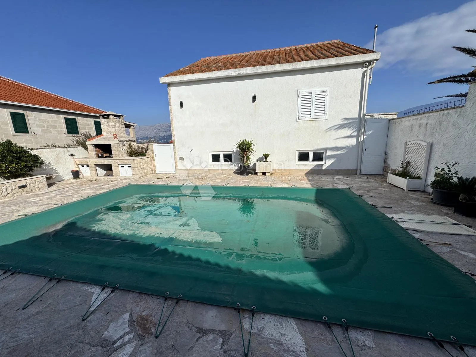kuća sa bazenom 50 m od plaže na braču - slika 2