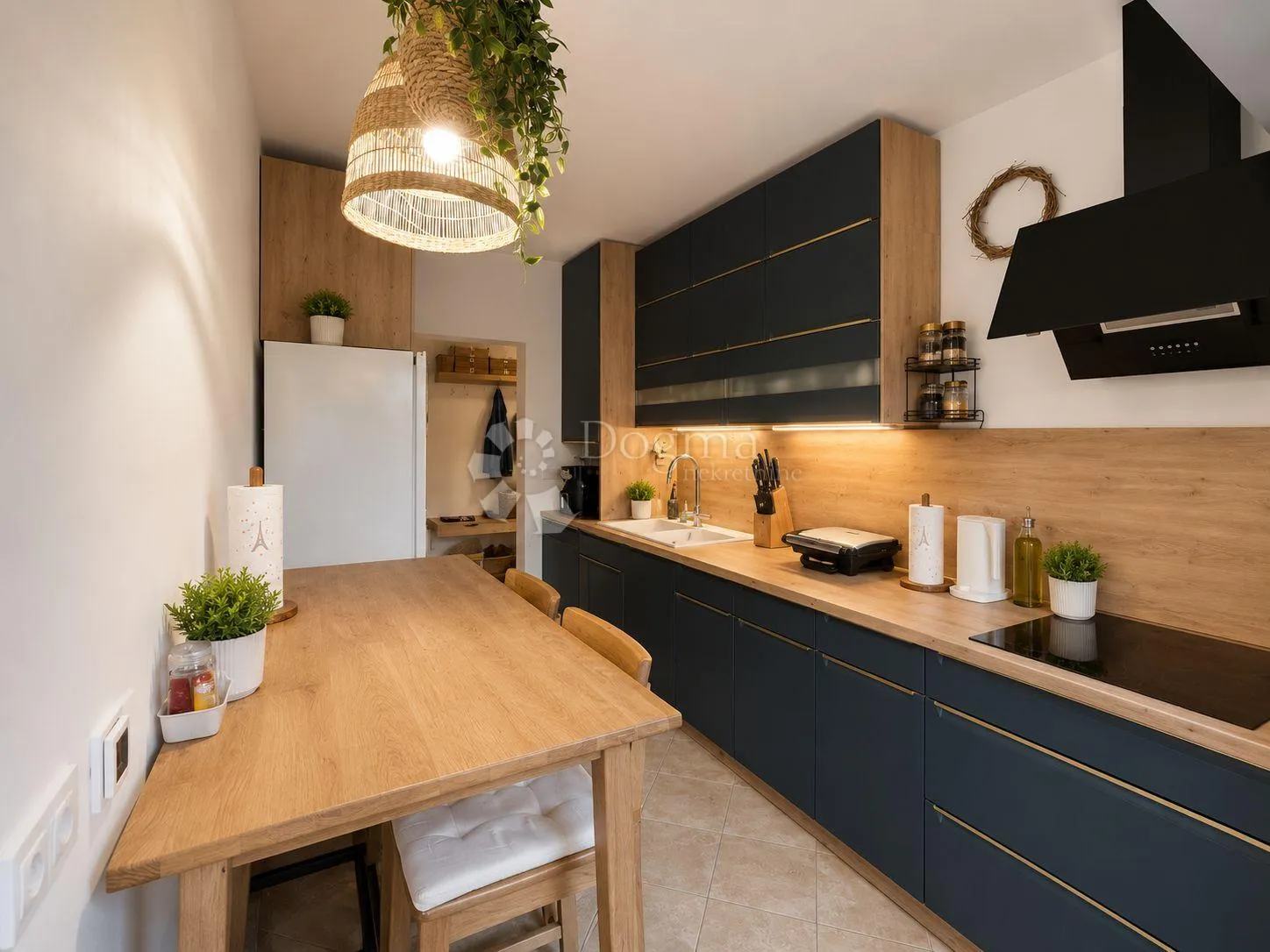 pula centar – potpuno renoviran stan 60 m² s balkonom - slika 2