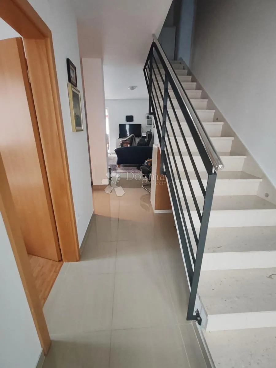 rogoznica - ražanj - atraktivna kuća 150 metara od mora - slika 5