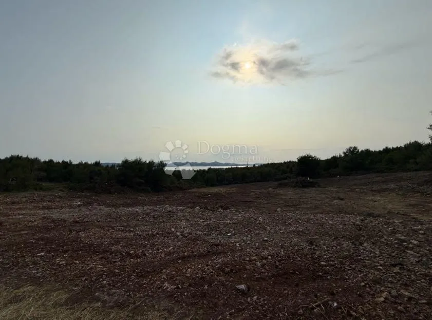 građrvinsko zemljište s panoramskim pogledom crno - slika 6