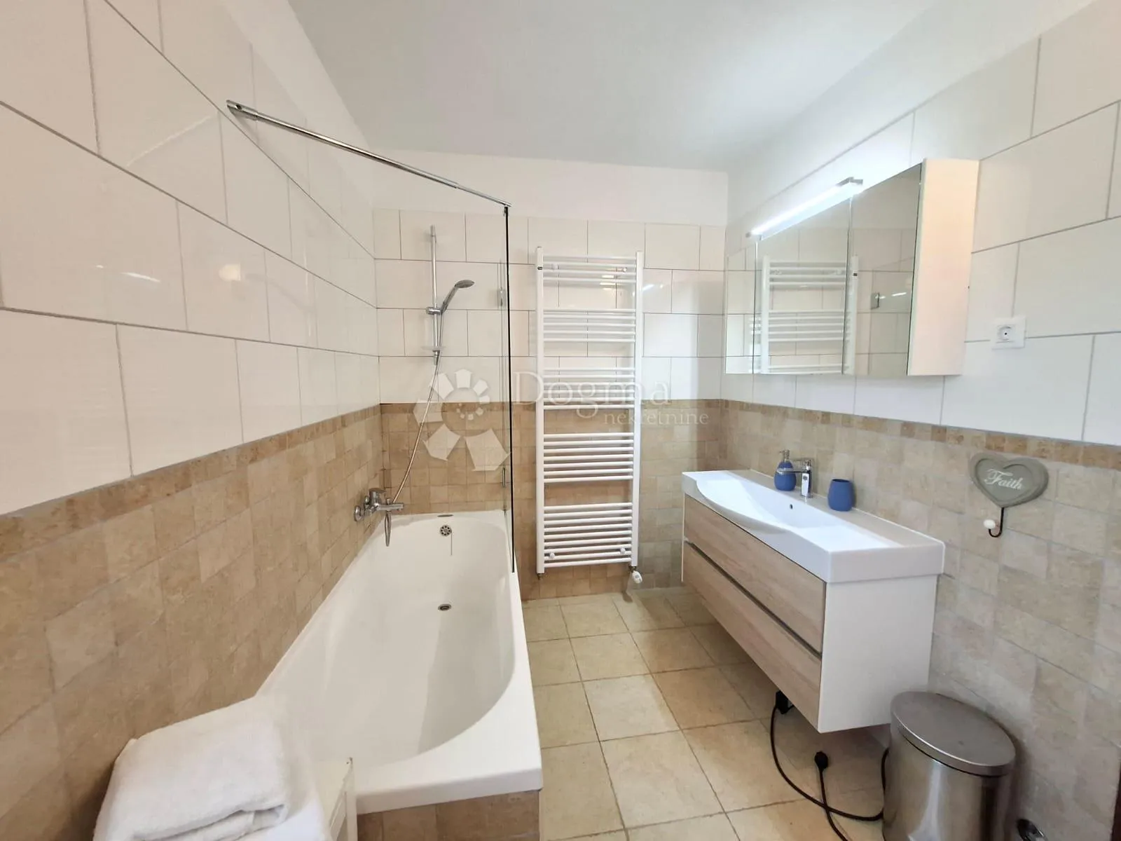 višnjan - kamena vila sa prostranom okućnicom - slika 22