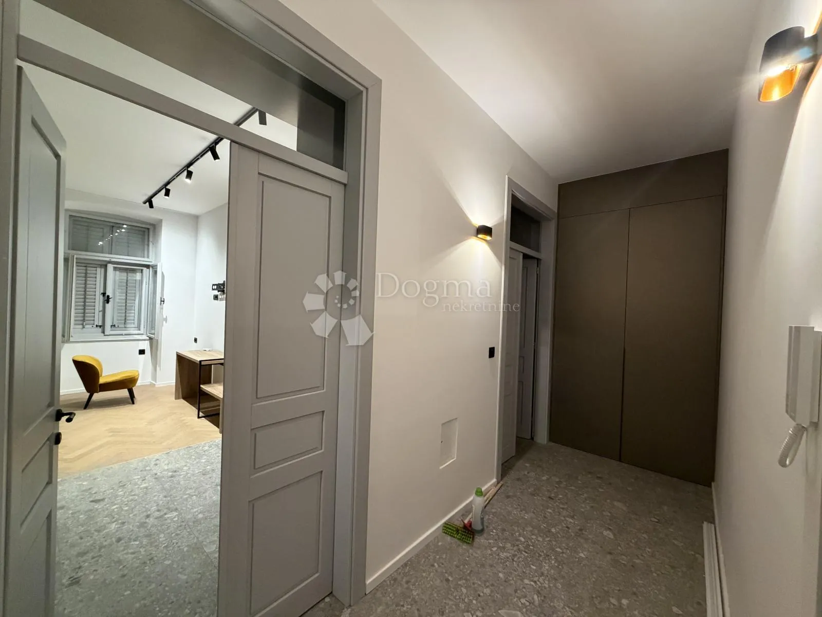 pula, centar - 3 spavaće -3 kupaone - slika 13