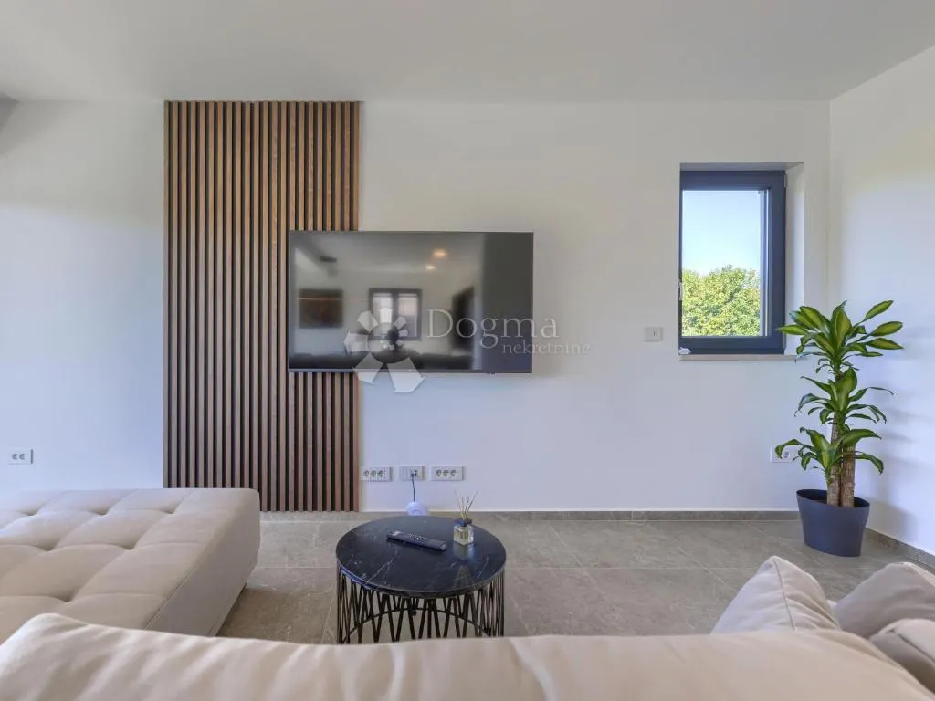 poreč - luksuzna vila s bazenom, wellnessom i 3 spavaće sobe - slika 6