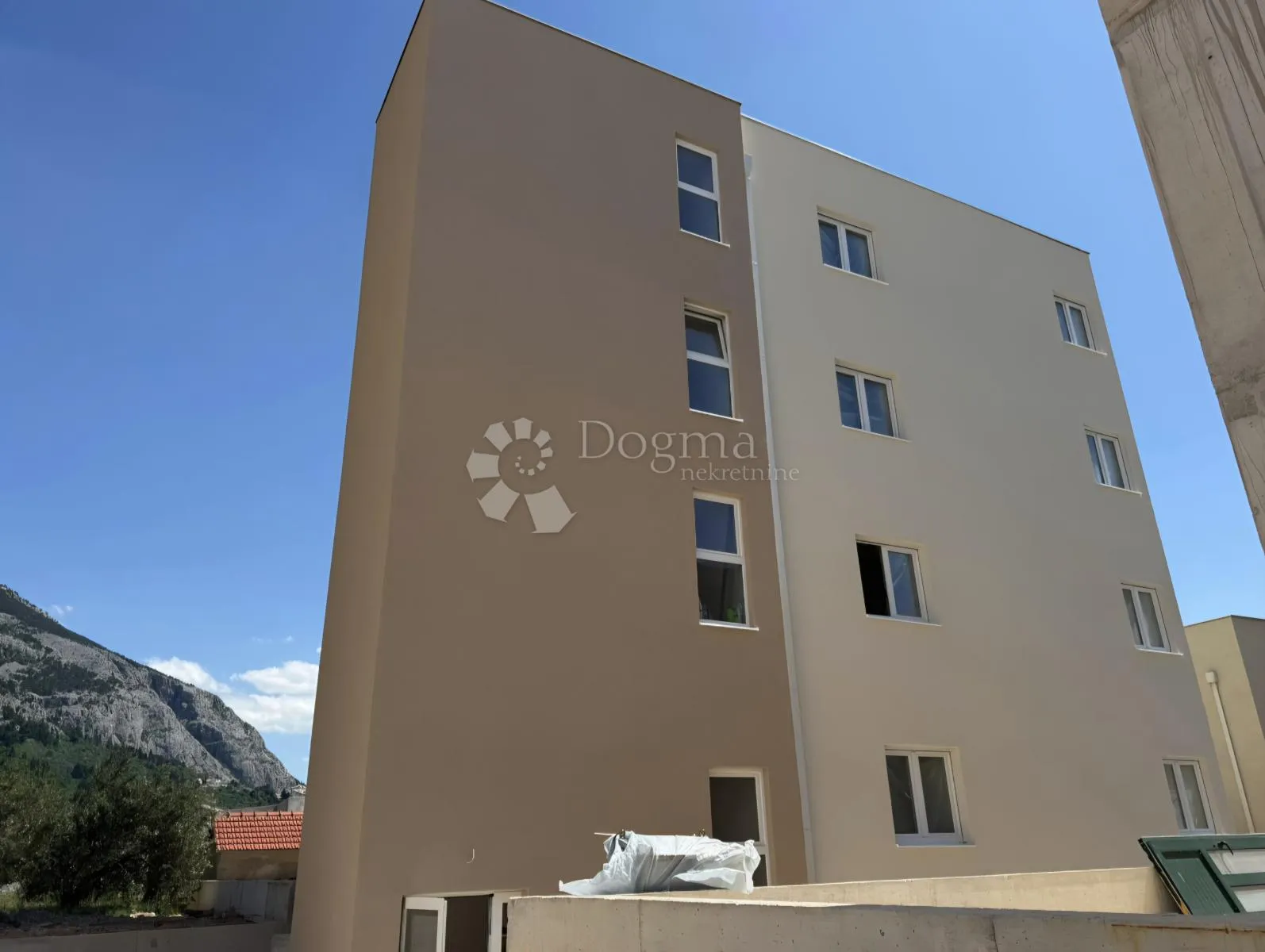 s4, dvosoban stan na prvom katu, makarska - slika 8