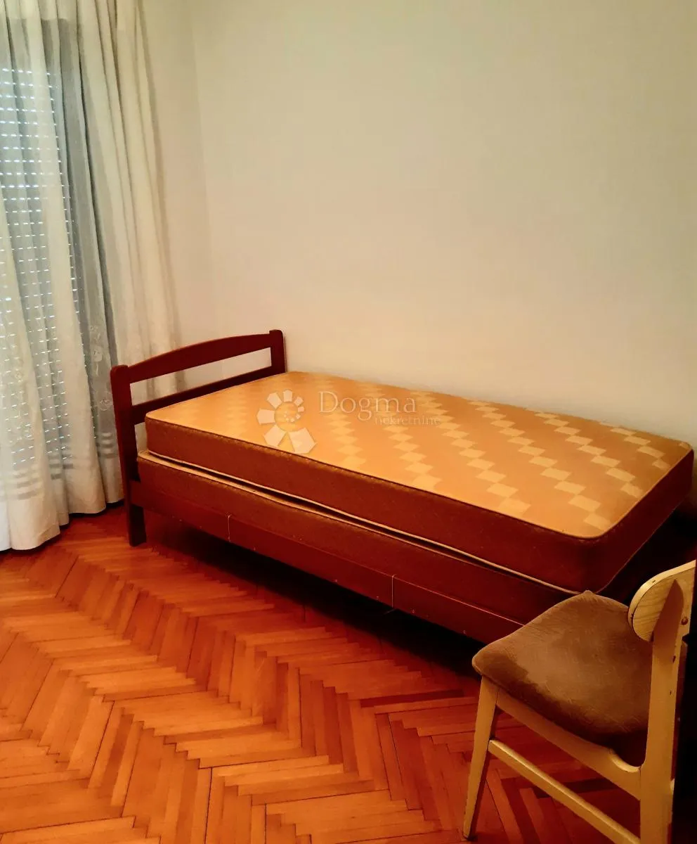 etaža sa garažama u centru srdoča za najam - slika 8