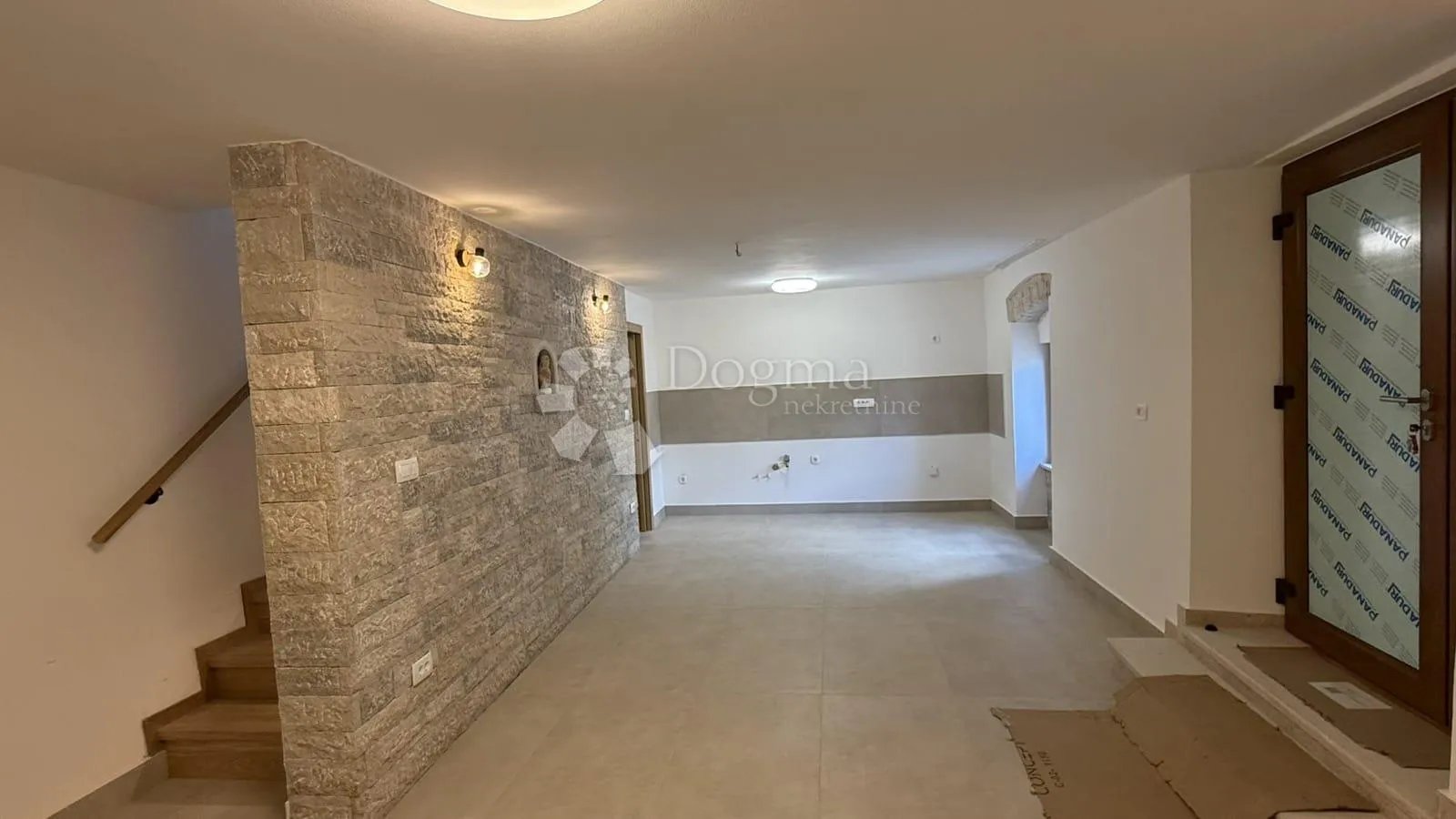 prekrasna renovirana kamena kuća - slika 6