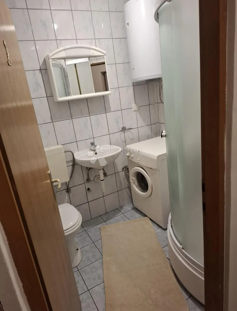 renoviran stan s garažom i podrumom centar i.kat - slika 6