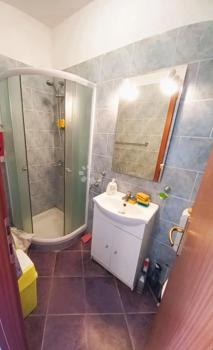 labin, etaža sa tri stambene jedinice - slika 11