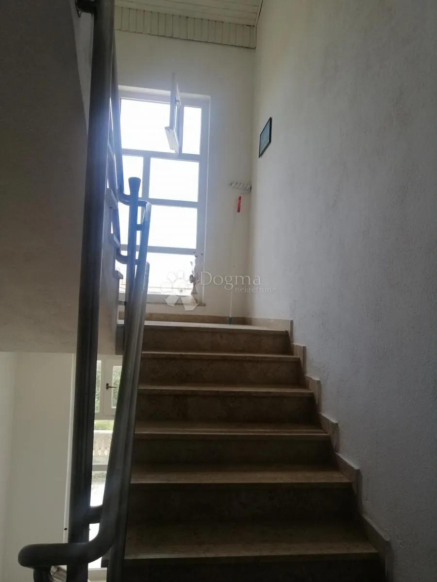 tribunj - kuća s 9 apartmana + građevinska parcela 418 m2 - slika 26
