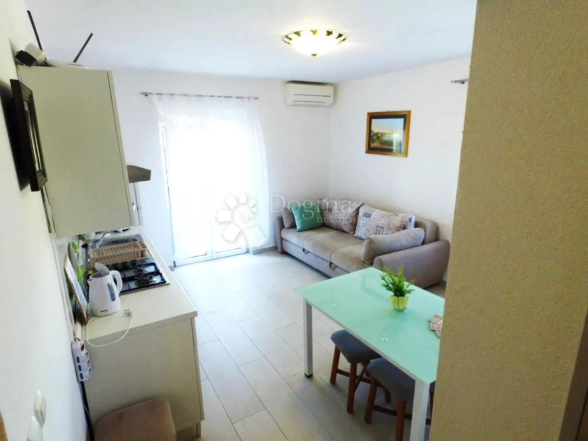 kuća sa 6 stambenih jedinica - 600m od mora! - slika 38