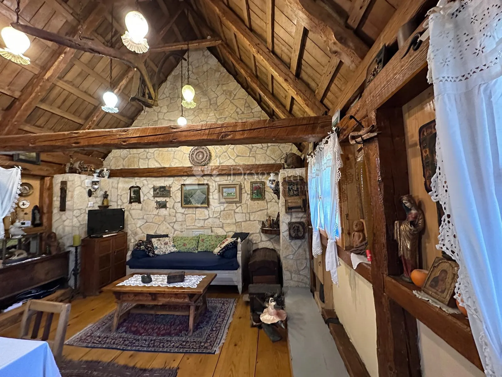 difuzni hotel autohtone kamene kuće 10+1 - slika 50