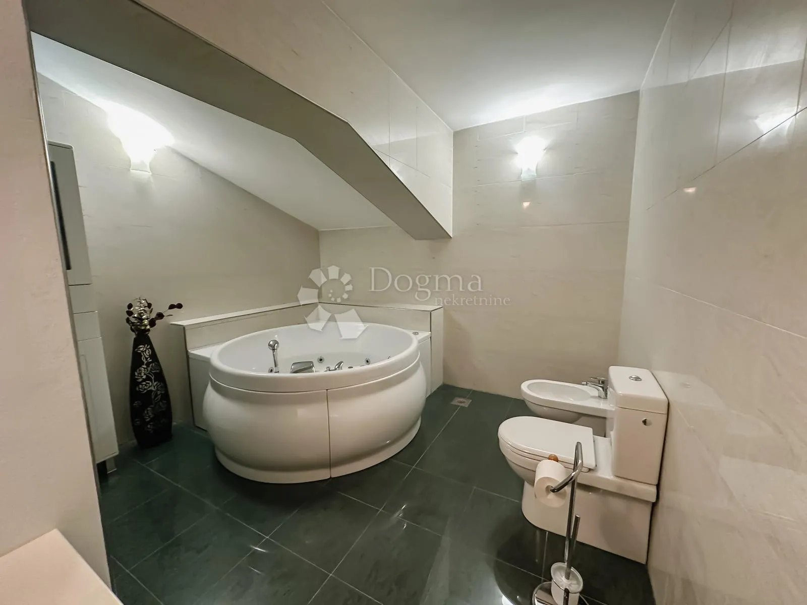 šibenik, dvoetažni stan s panoramskim pogeldom i garažom, 250 m2 - slika 20