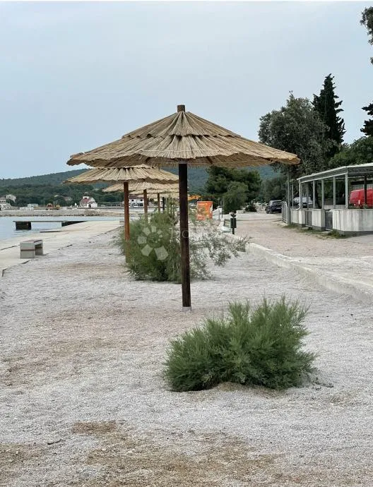 predivna kuća prvi red do mora - slika 11
