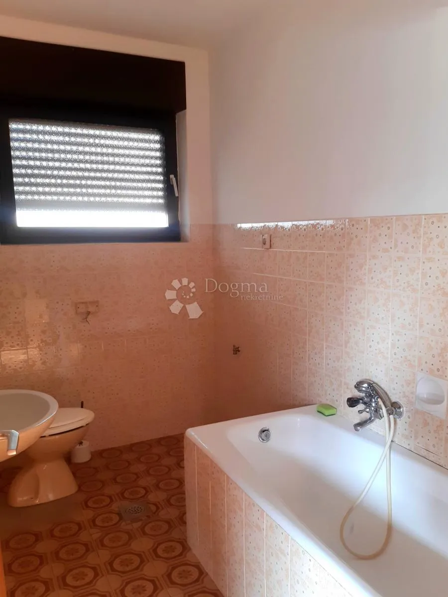 etaža sa garažama u centru srdoča za najam - slika 10