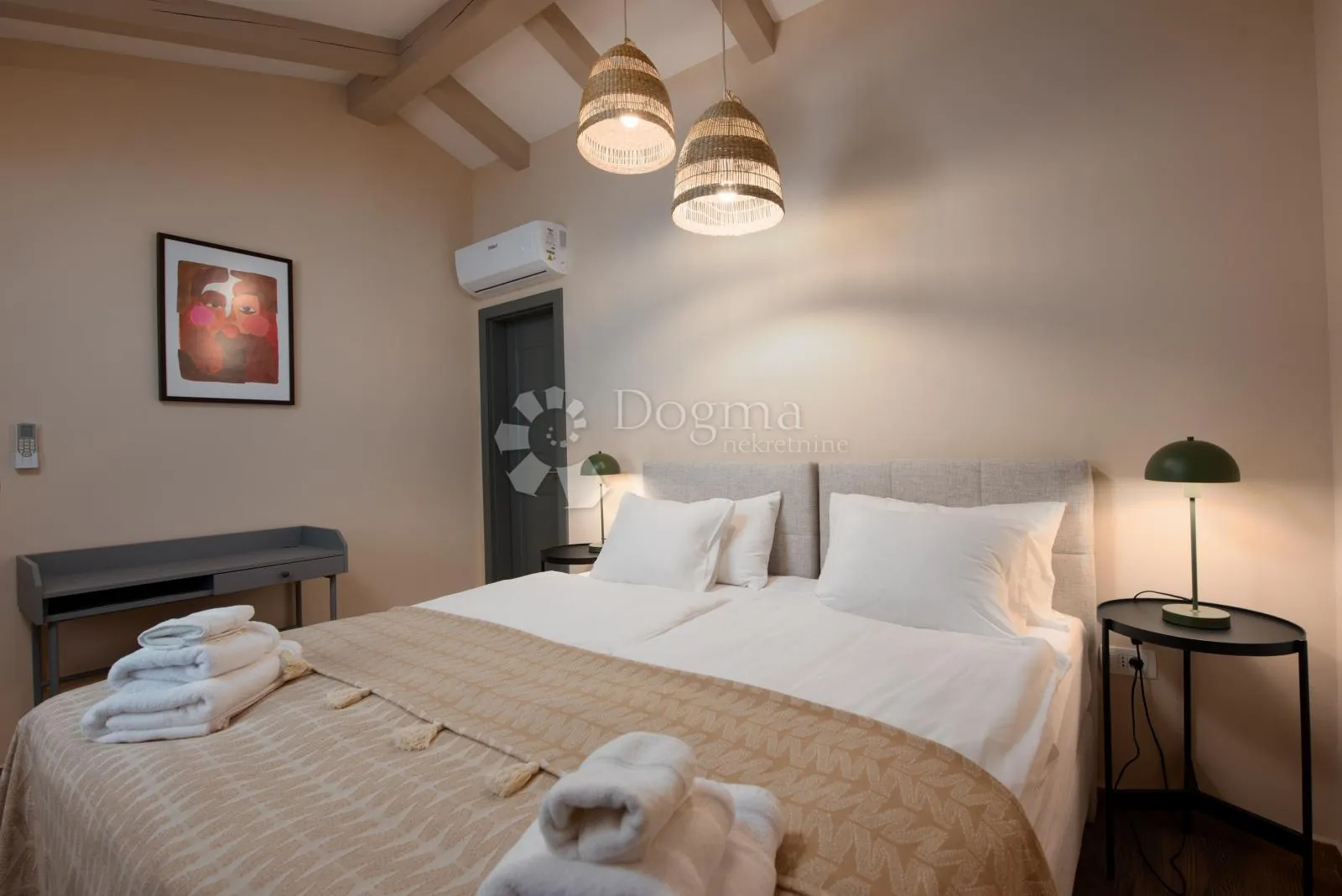 kamena villa s bazenom na mirnoj loakciji - slika 47