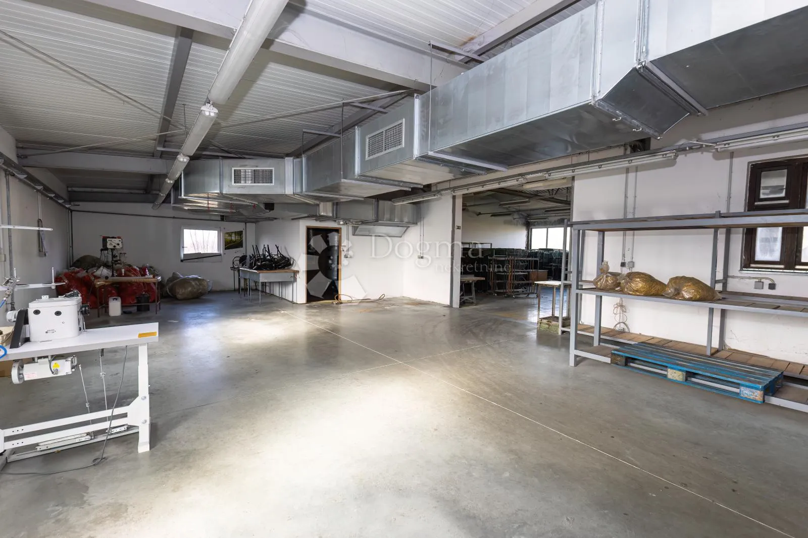 prodaje se poslovna zgrada – 1572 m² + dvorište 1236 m² - slika 9