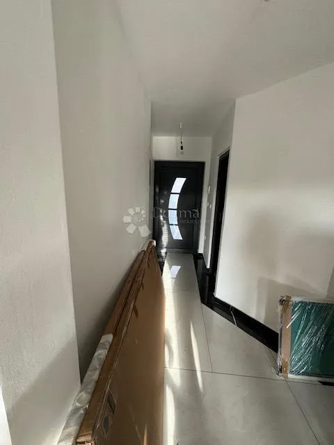 elegantno uređen stan na traženoj lokaciji - slika 7
